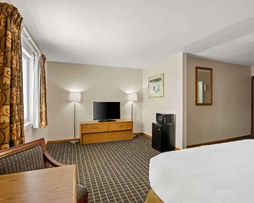 Econo Lodge Manistee Hotels in Manistee