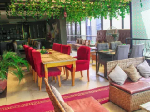 Nuitdeparis quest house and restaurant Hoteles en Wuse 2