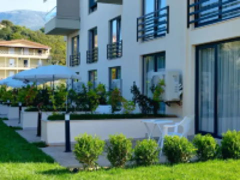 Blue Wave Hotels in Himare