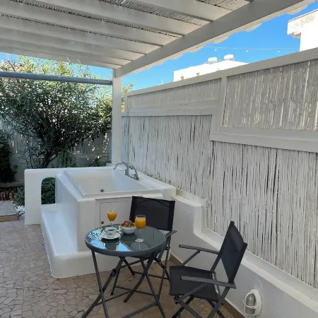 Heliotropio Studios & Apartments