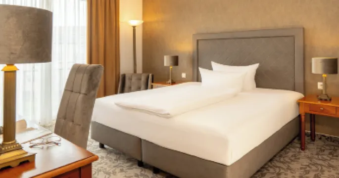 Victor's Residenz-Hotel Berlin Mitte Hotels near Schillingstraße Underground Station
