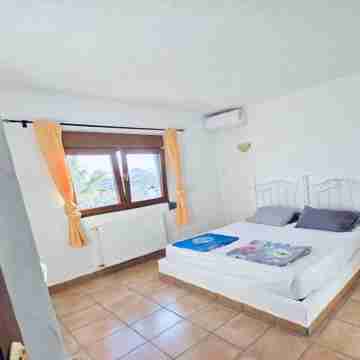 Charming Villa With Private Garden Rooms