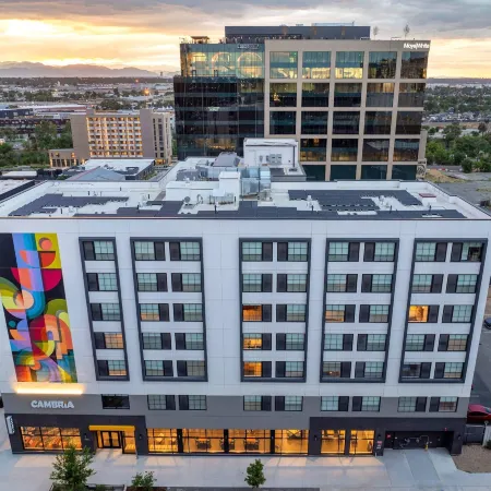 Cambria Hotel Denver Downtown RiNo Отели рядом с достопримечательностью «Денверский зоопарк»