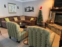 Spacious 5-bedroom, 5-bathroom townhome with WiFi, AC, Priv Hottub, ElecCharging