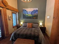 Holston River Lodge, Paradise on the River🎣Fishing, Kayaking,Hot Tub,Wineries🔥 Hotels in Smyth County