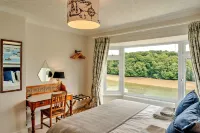 Stunning Waterfront Retreat With Hot Tub, No Deposit - balcony