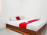 RedDoorz @ Pondok Diana Pantai Ujung Genteng 4 Hotel a Ciracap