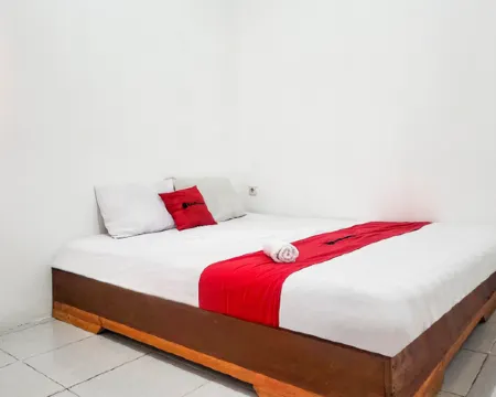 RedDoorz @ Pondok Diana Pantai Ujung Genteng 4 Hotels in Ciracap