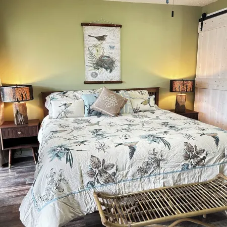 Popular Villa with Mountain Views in a Resort with Trails and a Cozy Tavern.