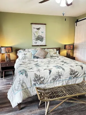 Popular Villa with Mountain Views in a Resort with Trails and a Cozy Tavern.