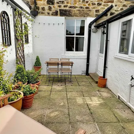 Host & Stay - Oliver's Den