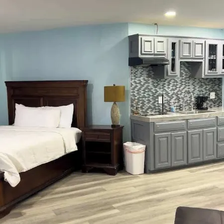 Channelfront - Remodeled - Pool - Boatslips