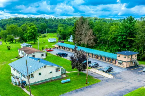 Cadiz Motel by OYO on route 250 - Motels