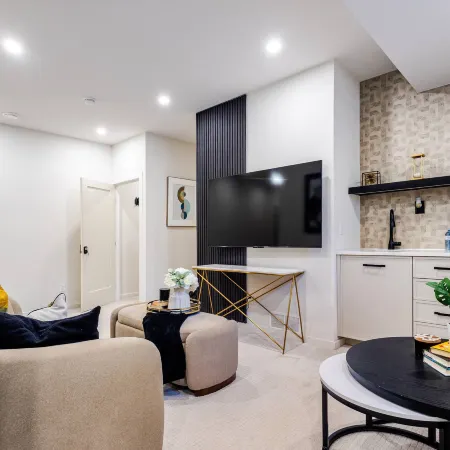 Cozy Luxury Suite with Private Movie Theatre