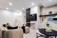 Cozy Luxury Suite with Private Movie Theatre - Bungalows