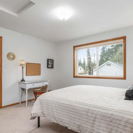 Oakway Oasis - 6 Minutes To Autzen 4 Bedroom Home