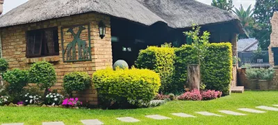 Citrus Lane Guesthouse โรงแรมใกล้ศูนย์การค้า Olivedale Corner