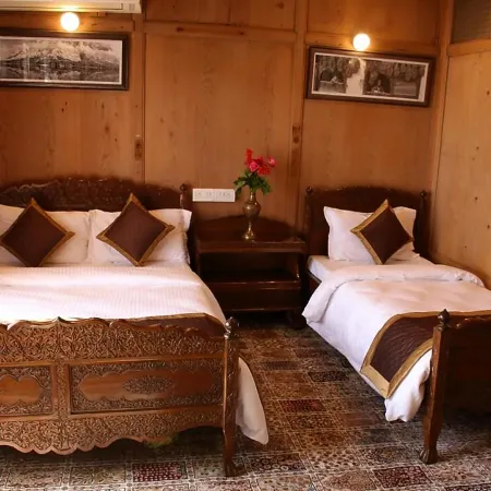 Peace of Mind Group of Houseboat