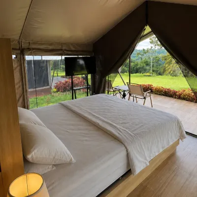 Tikumbar - Glamping, Cafe, Camping Ground & Campervan Nungnung Waterfall周辺のホテル