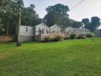 One Bedroom Hamptons Waterfront Cottage Hotels in Hampton Bays