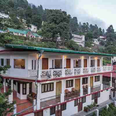Alaya Stays Headingly Suite Lake Facing Hotel Exterior