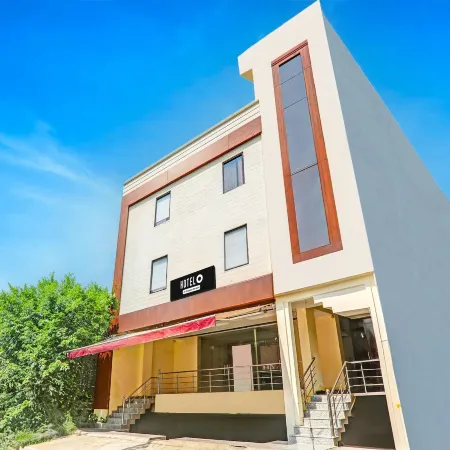 Deluxe Hotel Shyam International