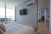 Luxe 2-br Ocean-view Apartment With Pool Gym Spa Hotels in 