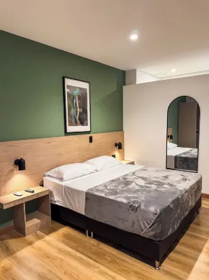 Habitat Ochentayuno Hotels near Laureles