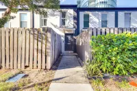 Water View! Walkable Gem Near Bayshore Boulevard - Apartment