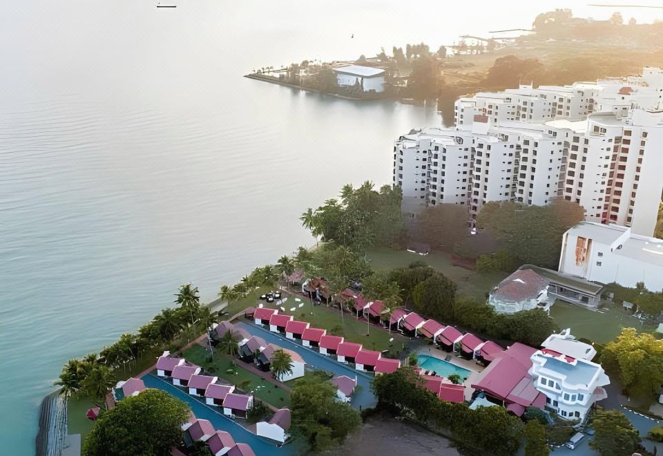 Shah's Beach Resort Melaka - Housity