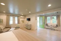 The Lodge on the Cove - Beach