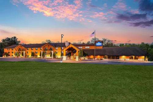 AmericInn by Wyndham Wisconsin Dells - parking