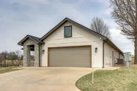 Steps From the Water! Grand Lake Getaway w/ Patio - de charme