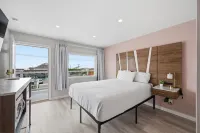 Pink Champagne Motel - 3-Star