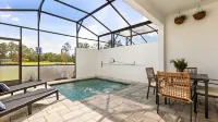 Stunning Townhome With Private Pool Games Room - 4-Star
