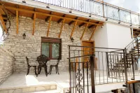 The Golden View Guesthouse - Homestays
