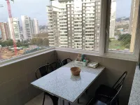Modern 4BR Apartment with Ocean View - balcony