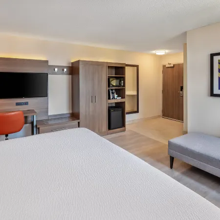 Holiday Inn Express TORONTO DOWNTOWN by IHG Отели рядом с достопримечательностью «Торонто - центр города»