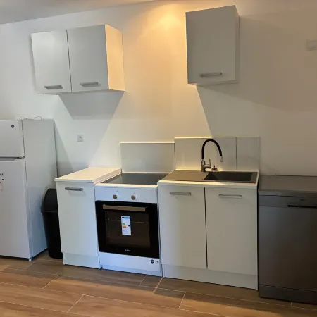 NovaStay Breuillet – Modern Garden Apartment