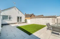 3-Beds Sleeps 6 Walking Distance to Castle & Town - parking