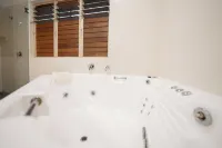 Blue Summit Hideaway - Hot Tub