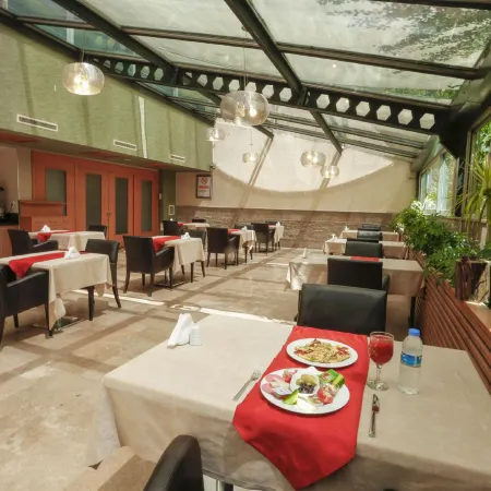 Nuzhet Hotel