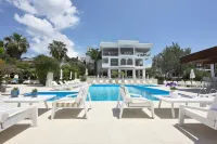 Glavas Inn Hotel - Pools