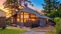 The Grove at Mutiny Bay by Avantstay Walk to Beach Shared Pool + Pickleball Court + Water Views - 2-Star