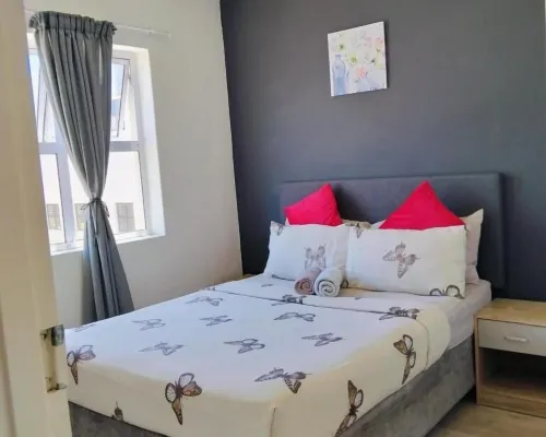 Cozy Corner Apartment Muizenberg Hotels near Muizenberg Beach