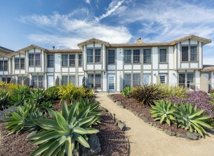 Cottage Inn by the Sea