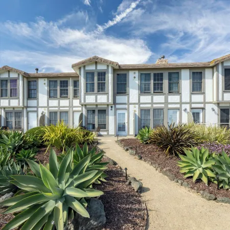 Cottage Inn by the Sea
