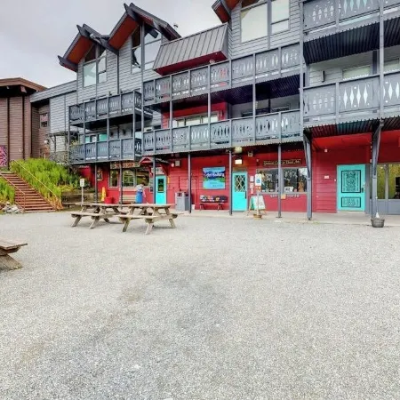Slopeside Studio at Alyeska w/ Full Kitchen