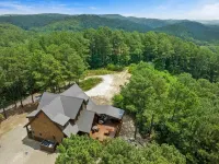Stairway to Heaven 7BR Luxury Mountain Views - Apartments