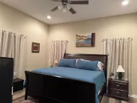 New,  charming, and spacious Troopers  Getaway/ 5 minutes to down town. - Pools